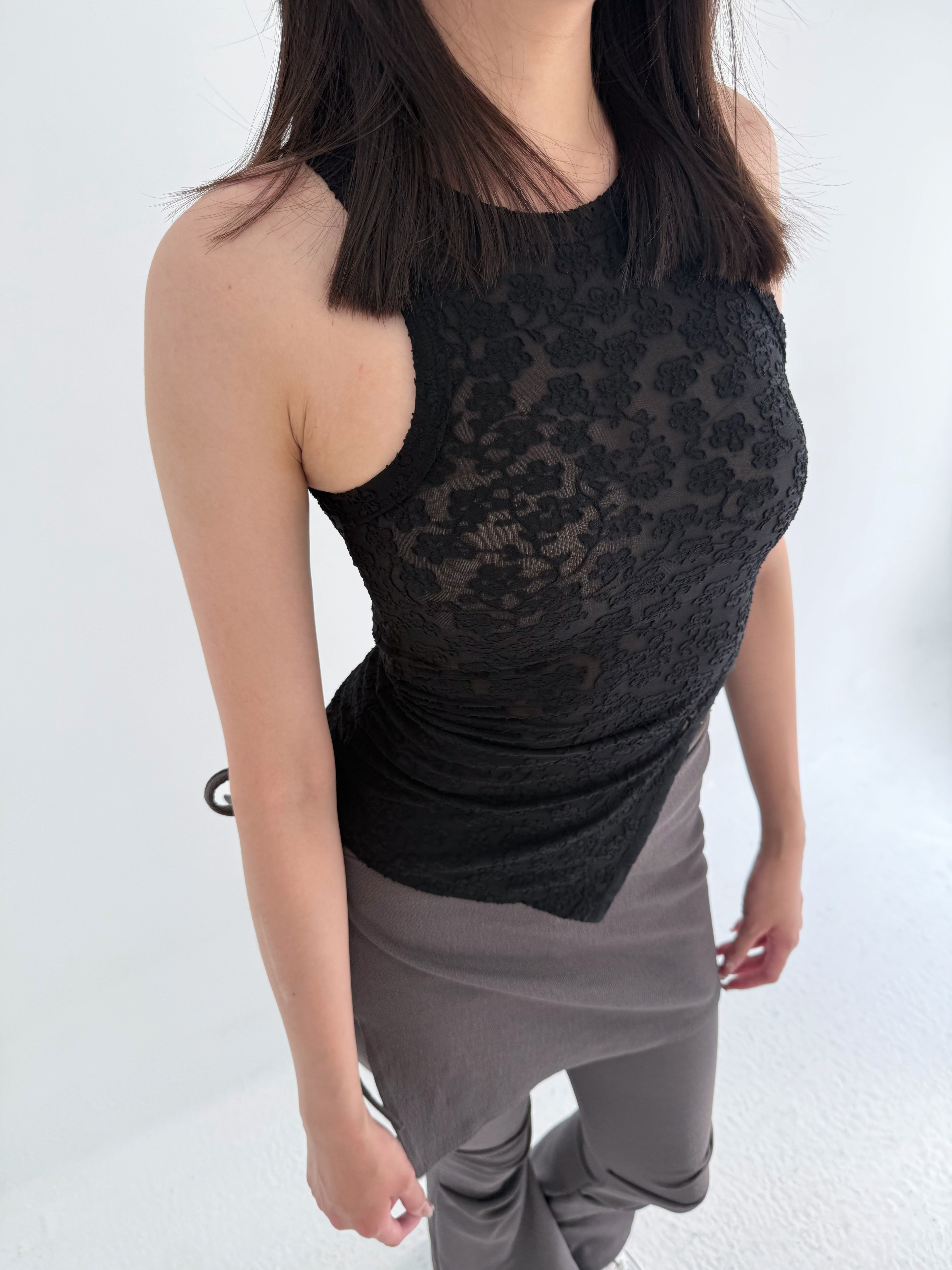 Illusion cut 鉤扣開衩背心