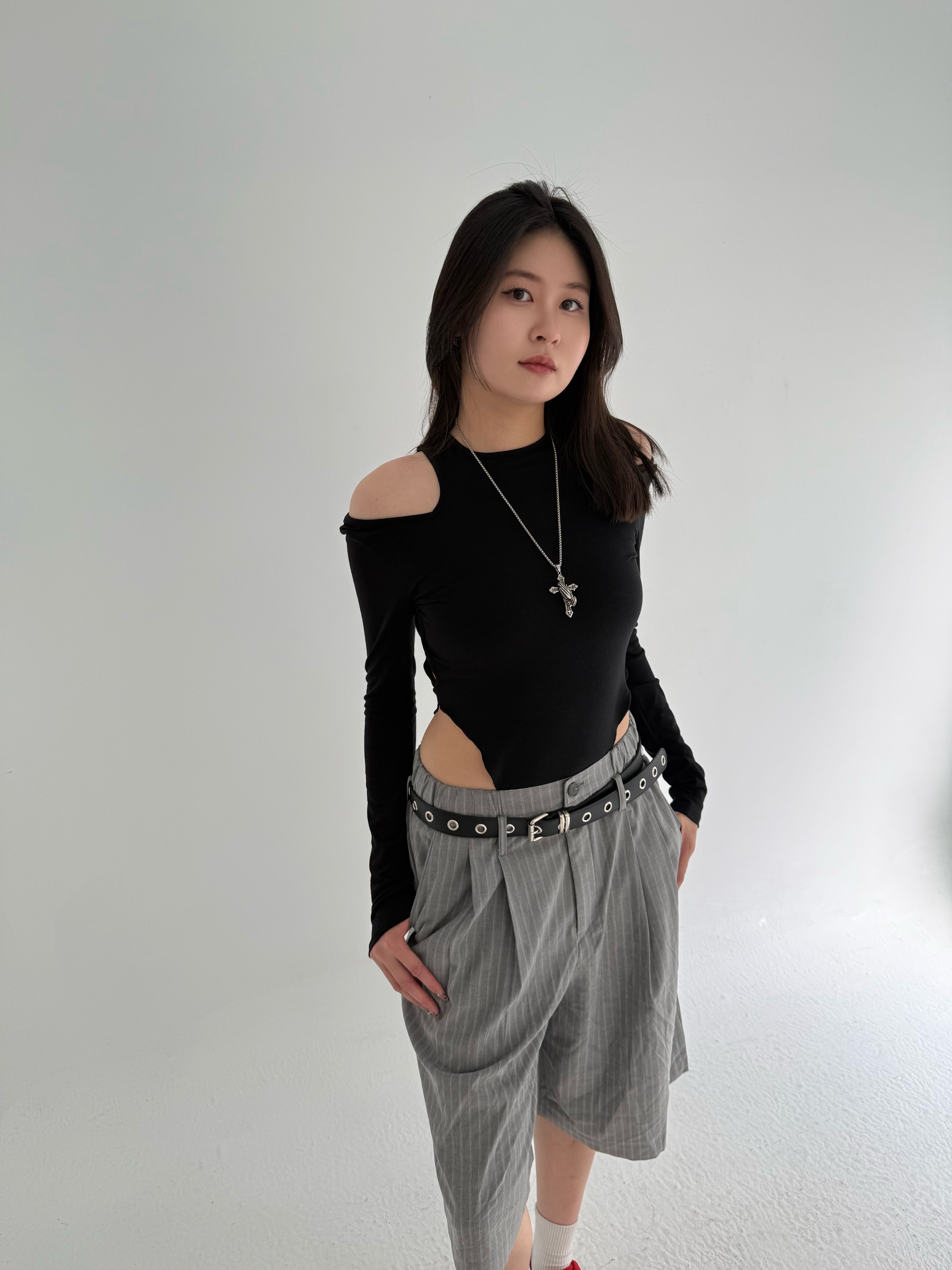 One flash 挖肩開衩上衣 | 辣妹必收