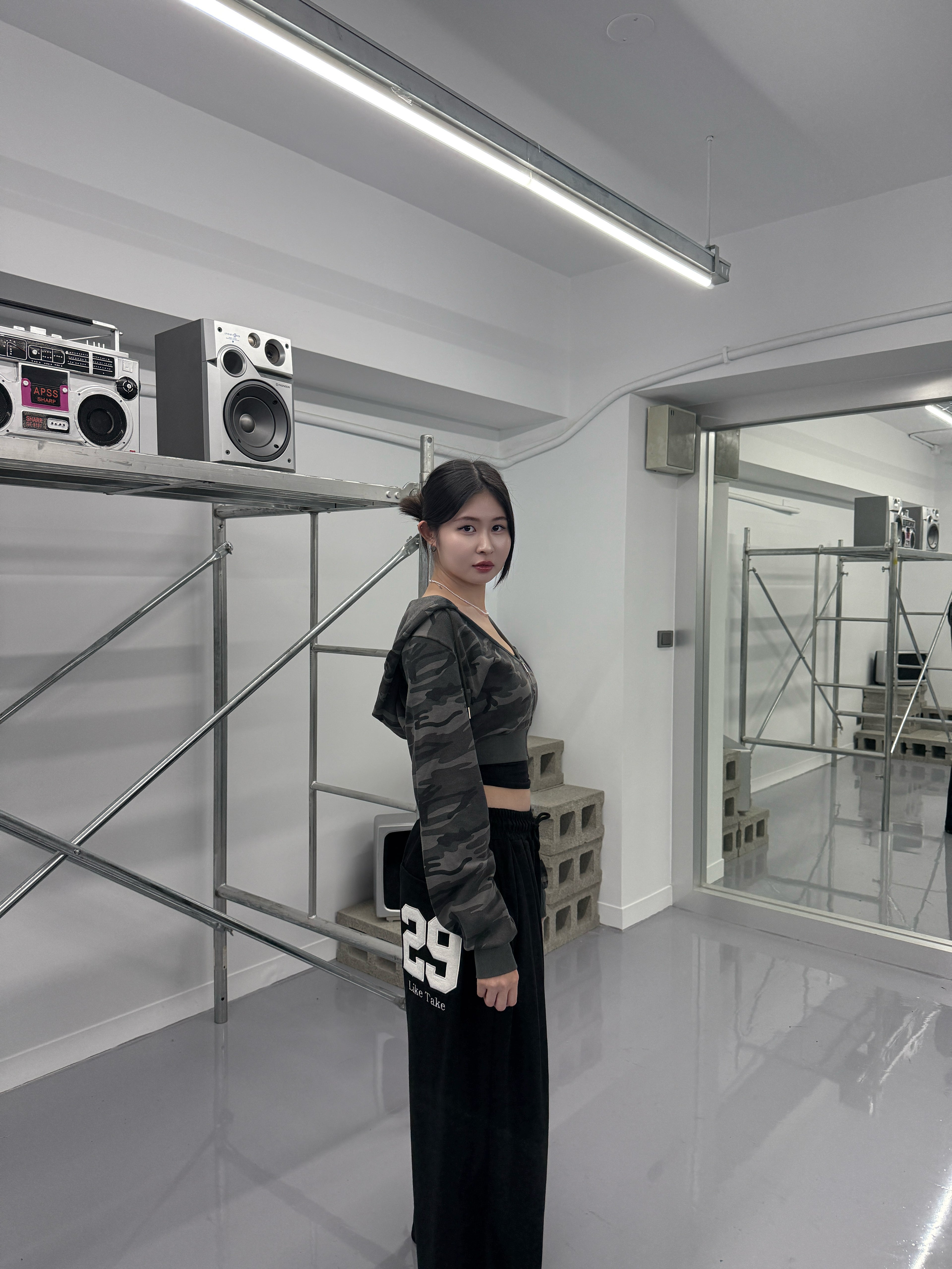 Army Crush 挖胸短版迷彩外套