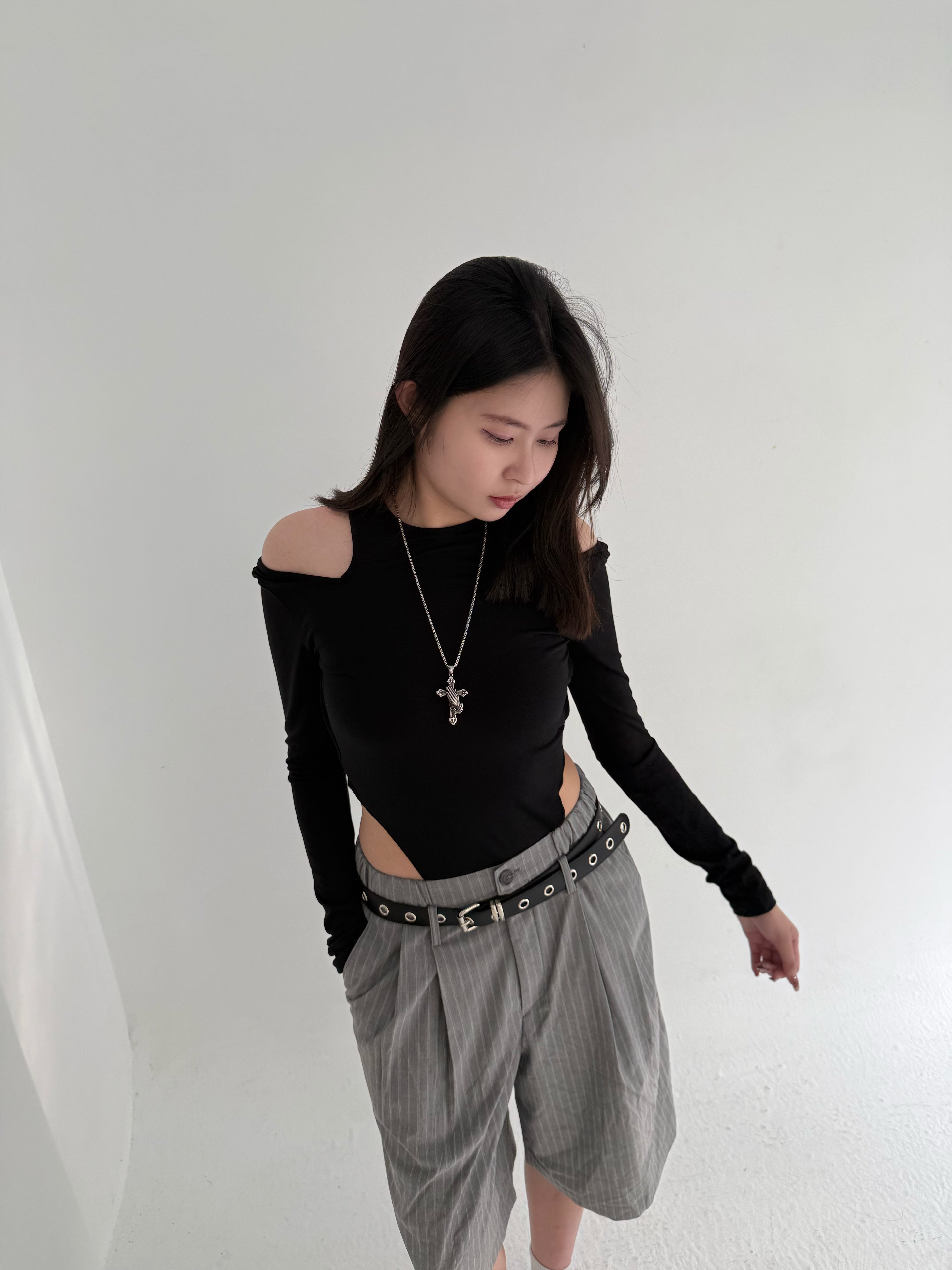 One flash 挖肩開衩上衣 | 辣妹必收