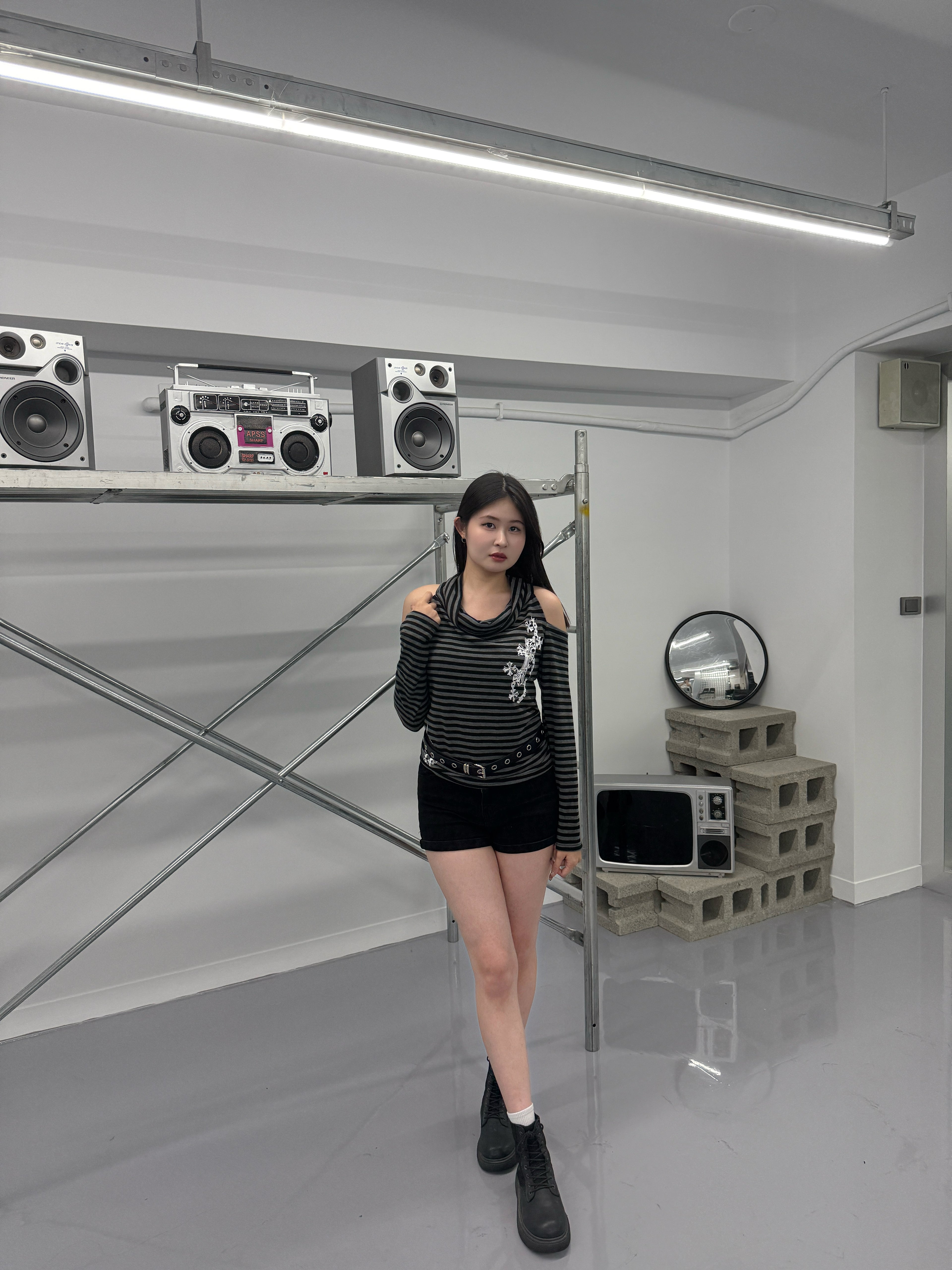 City Breeze 入秋首選堆脖露肩上衣