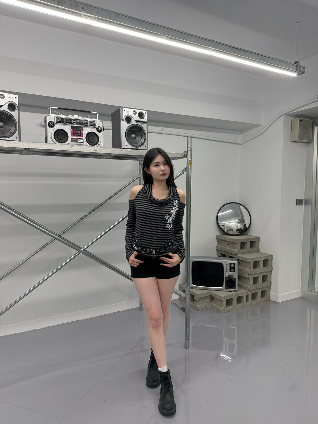 City Breeze 入秋首選堆脖露肩上衣